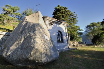 Il sasso Preguda e la cappella di sant'Isidoro