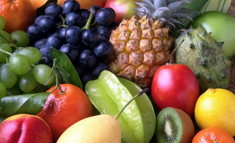 Frutta e pesticidi: ecco quali sono i più contaminati (e quelli meno)
