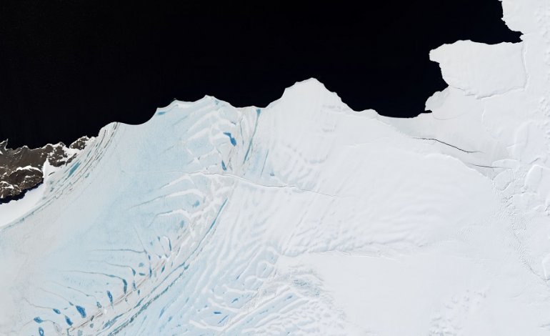 Due grossi iceberg si staccano dalla piattaforma Nansen