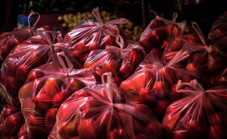 Stop a cotton fioc, micro plastiche e borse di plastica