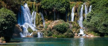 Ruscelli, laghi e cascate: il lato wild dei bagni estivi