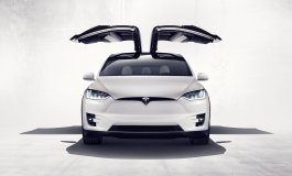 A Città sostenibile Tesla presenta il SUV elettrico
