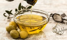 Olio di oliva benefico per il cuore, la FDA lo promuove a “medicina”
