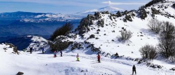 Sulla neve guardando il mare: dove sciare in Sicilia
