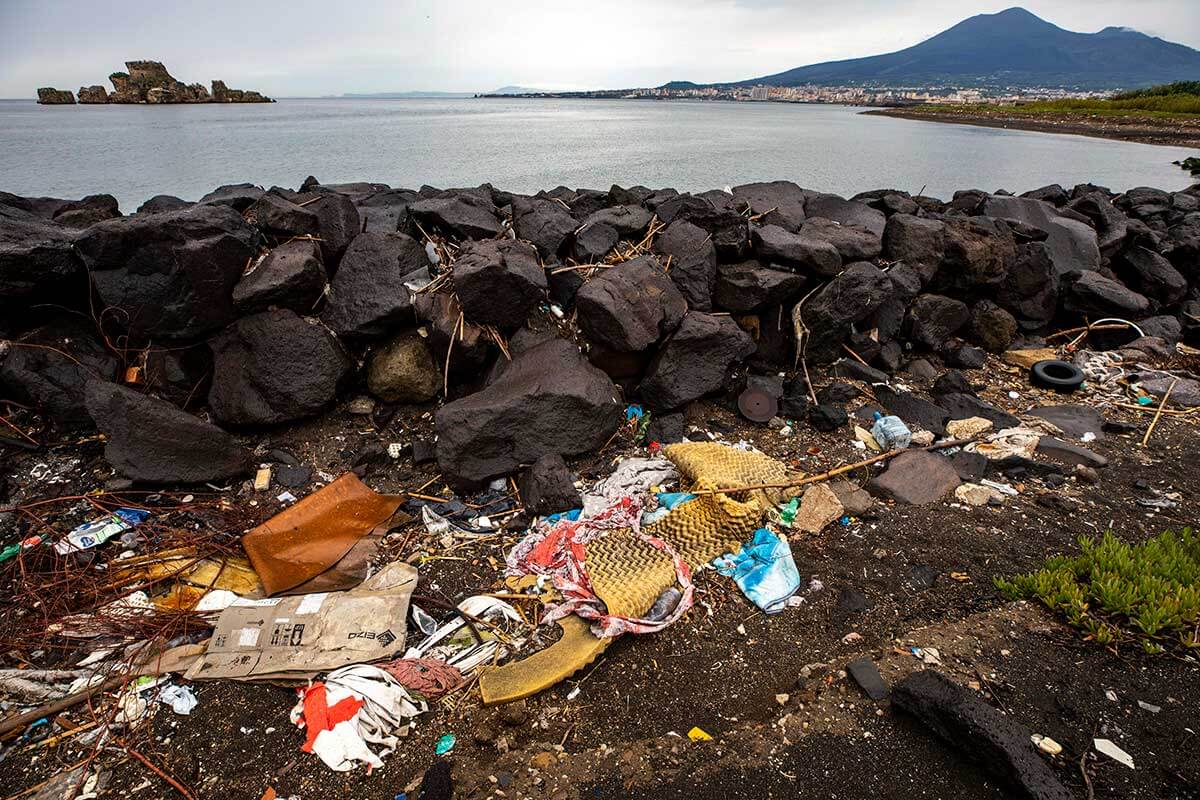 Fiumi di plastica dalle città fino al mare - La Rivista della Natura