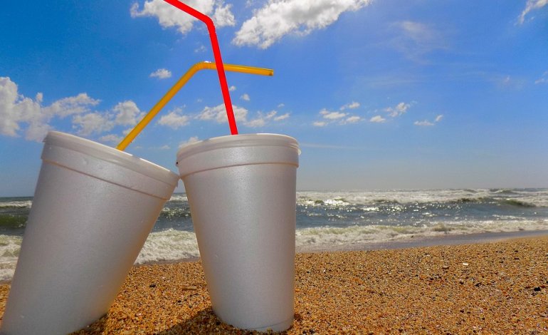 In Puglia plastica vietata in spiaggia