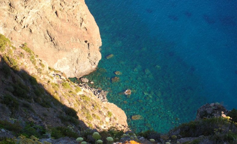 Pantelleria, natura e storia sulla piccola isola vulcanica