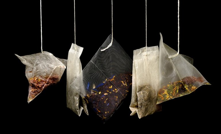Una tazza di microplastiche: il rischio delle bustine di tè