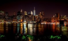 New York, la città delle mille luci che si specchia sull'Hudson