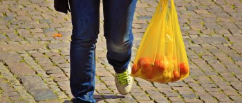 Sacchetti di plastica illegali: sequestro per 2 milioni di pezzi