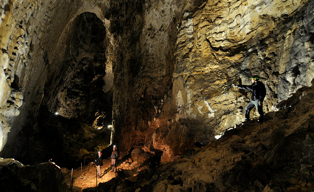 Un Escursione Unica Nelle Viscere Del Monte Cucco La Rivista Della Natura