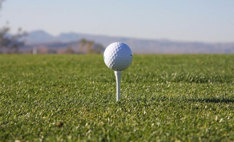 Un primo piccolo passo verso un golf plastic free