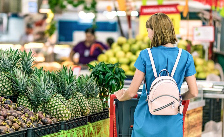 Carrello della spesa: 1 italiano su 2 disposto a spendere di più per difendere l’ambiente