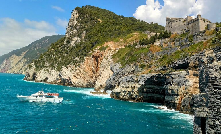 L’Alta Via delle Cinque Terre affacciata sul Mar Ligure