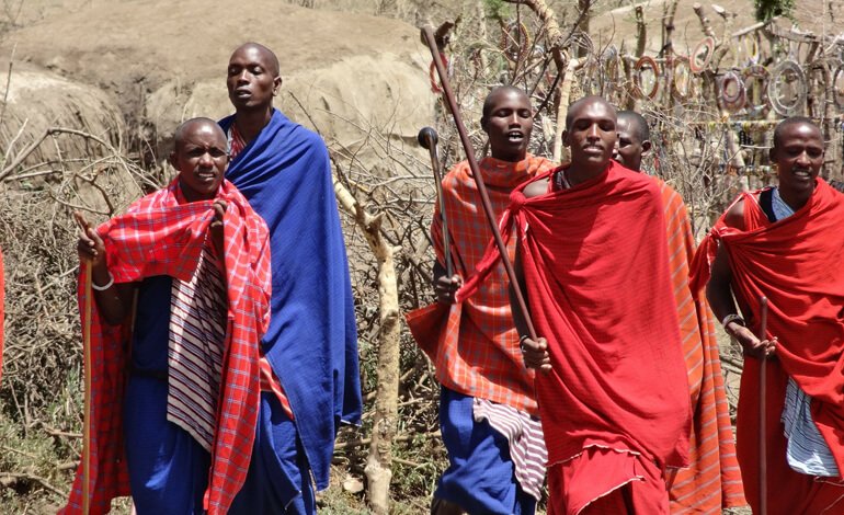 Salviamo centinaia di donne e bambini Maasai durante il parto