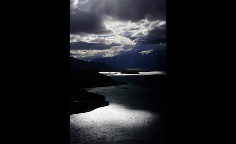 Giochi di ombre e luci sul lago General Carrera