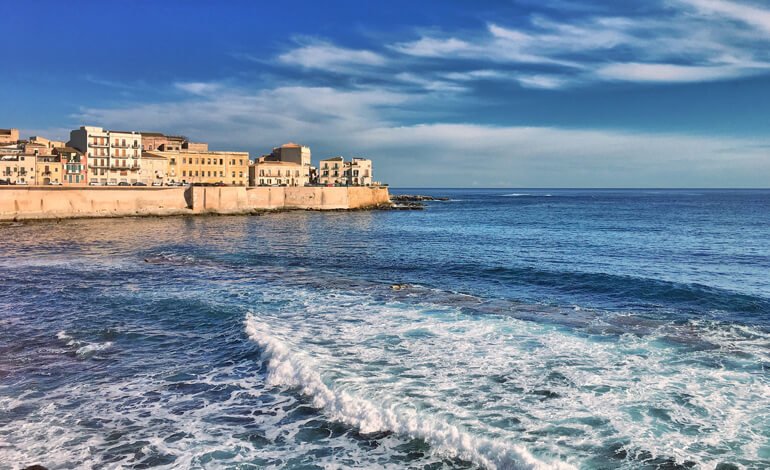 Il mare avanza e la Sicilia si riduce