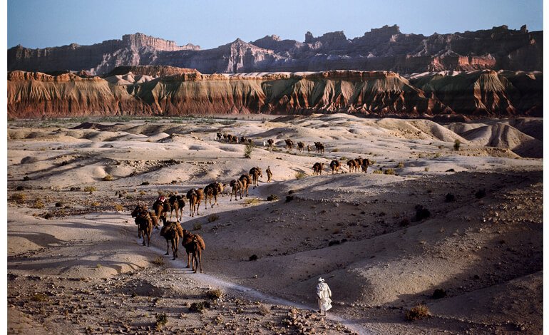 Uomini e montagne ai confini del mondo con le opere di McCurry