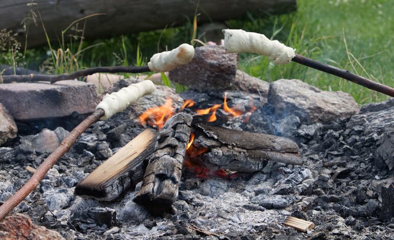 Due semplici tipi di pane, senza lievito, da fare anche nei boschi