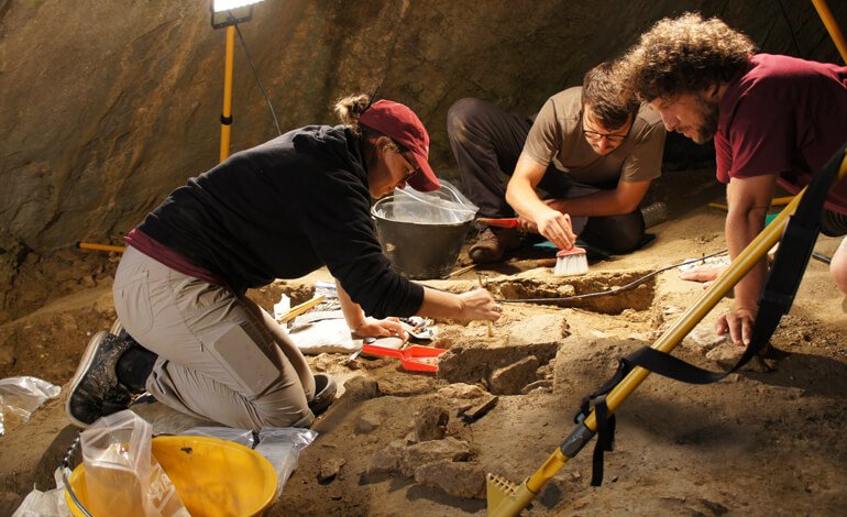 Scoperta la prima sepoltura europea di una neonata di 10.000 anni fa