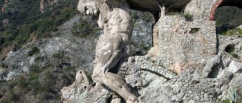 Liberato dalla “gabbia” il Gigante di Monterosso