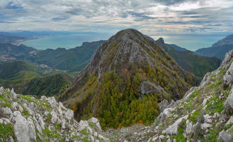 Sulle creste seghettate dei Monti Lattari orientali