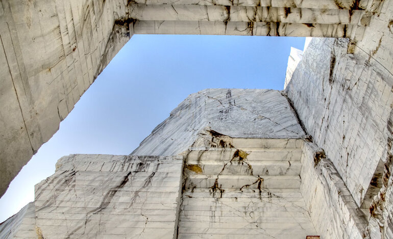 La distruzione del Monte Altissimo è un grave rischio per tutti