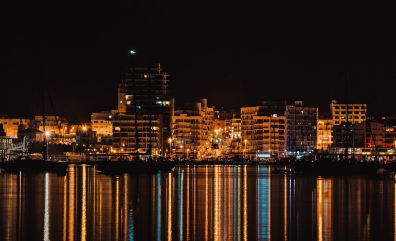 AquaPLAN, il progetto che vuole salvare laghi, fiumi e mare dall’inquinamento luminoso e acustico