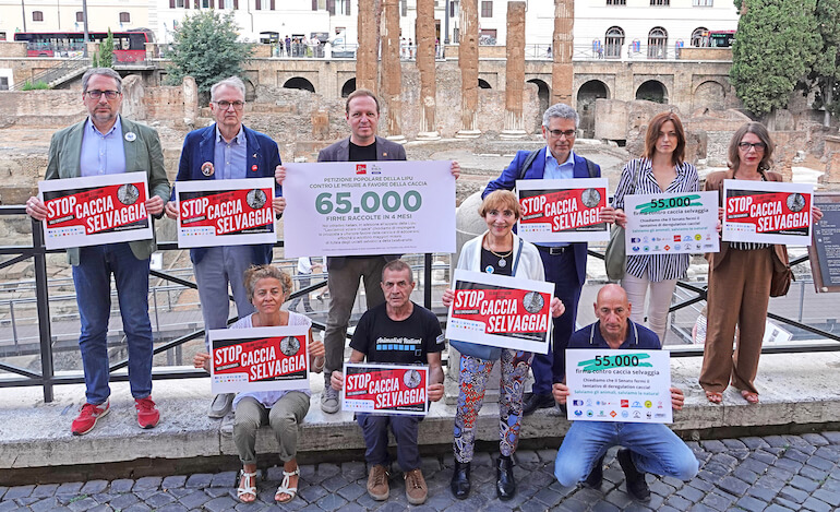 Al Senato le firme per dire no alla caccia selvaggia