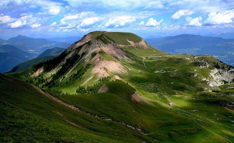 Vogliono dimezzare Il Parco dell’Adamello