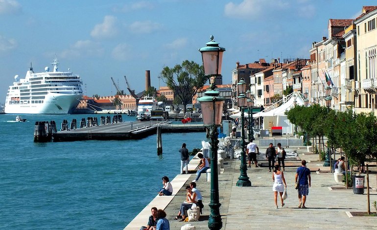 L’Italia è maglia nera Ue per le emissioni di navi e traghetti