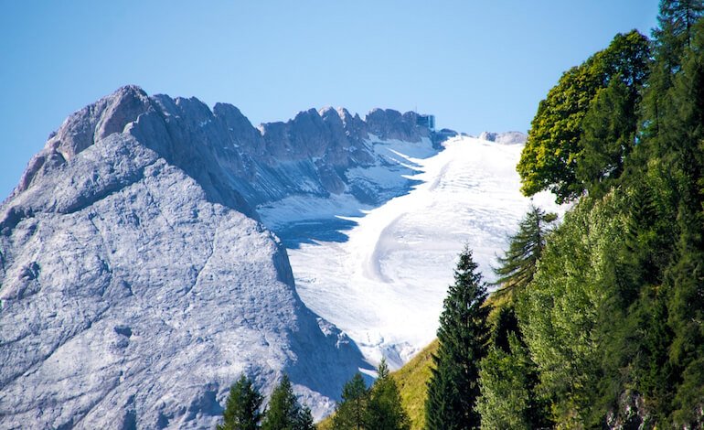 Il paradosso del caldo record raccontato dai ghiacciai italiani