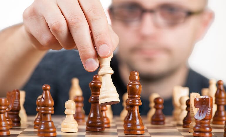 Sporgendoci oltre la consapevolezza riscopriamo la poesia dell’esistenza