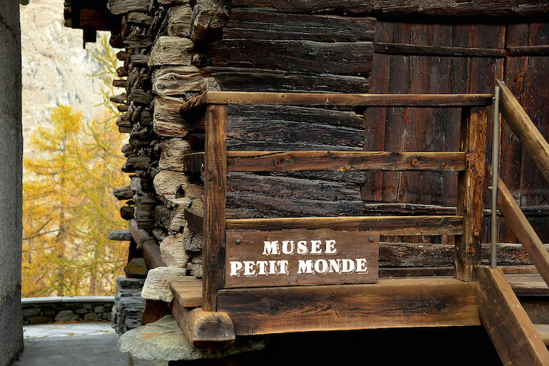 Petit Monde