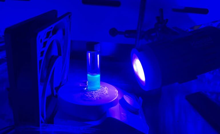 Farmaci senza metalli pesanti o sostanze tossiche grazie alla luce