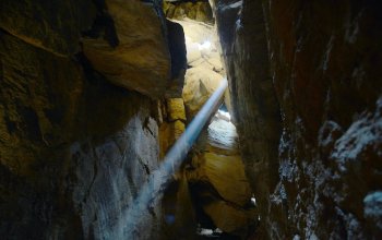 Insoliti luoghi sacri: la Ghièisa d’la Tana