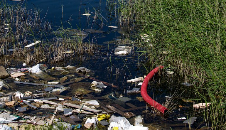 Fiumi di plastica