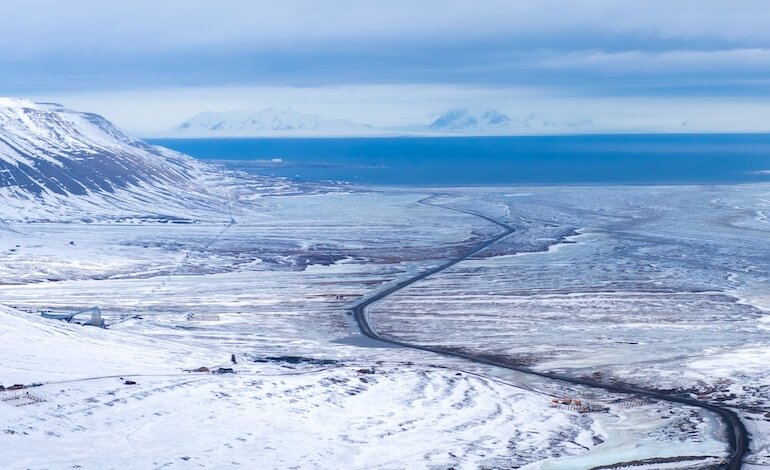 La neve dell’Artico diventa un laboratorio chimico naturale