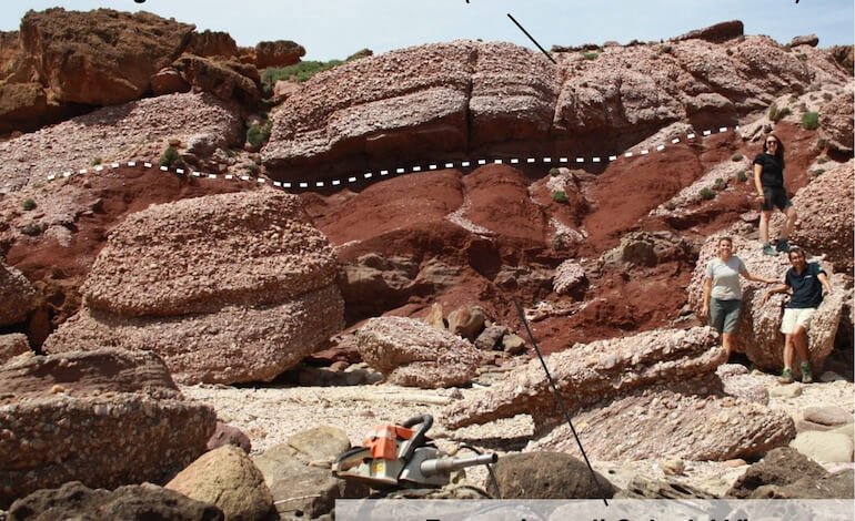 Nuovi dati svelano una rotazione di 90° della microplacca Sardo-Corsa