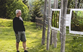 Al Giardino Botanico Alpino Viote, sopra Trento, una straordinaria mostra fotografica di Bruno d’Amicis