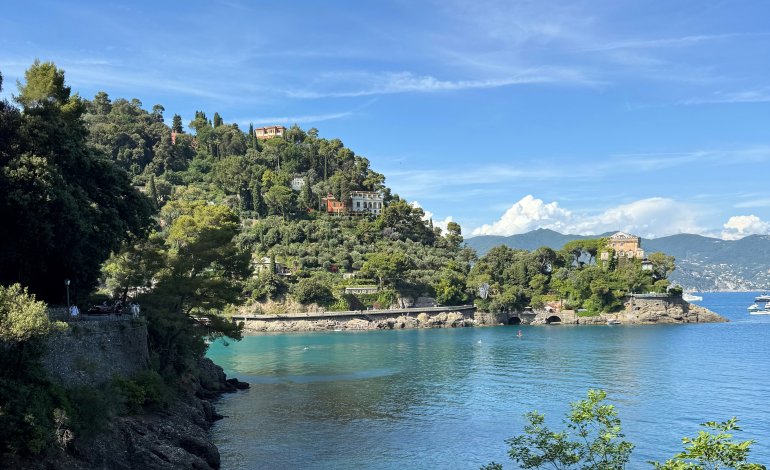 Navigare la bellezza: Orange Wave racconta la Liguria dal mare