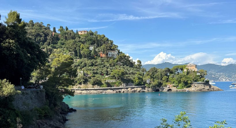 Navigare la bellezza: Orange Wave racconta la Liguria dal mare