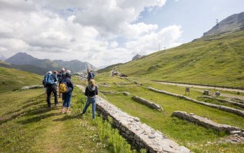 A La Thuile, in Valle d’Aosta, i sentieri raccontano 5.000 anni di storia