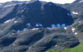 Sotto le pietre delle Alpi si nascondono i ghiacciai neri